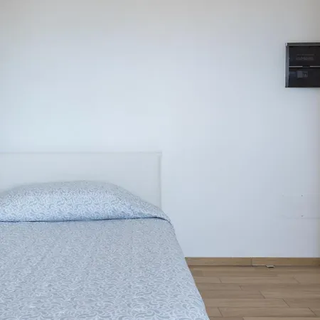 Guesthost - Comfy Terrace In Cagliari Elmas